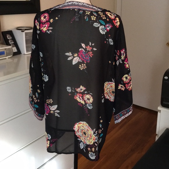 Floral Kimono Top - Picture 2 of 4